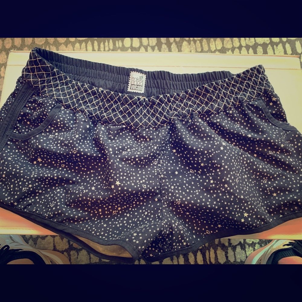 Volcom Star Shorts - Picture 1 of 2